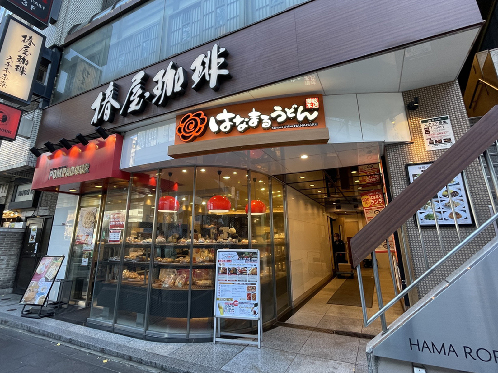 周辺には飲食店が点在