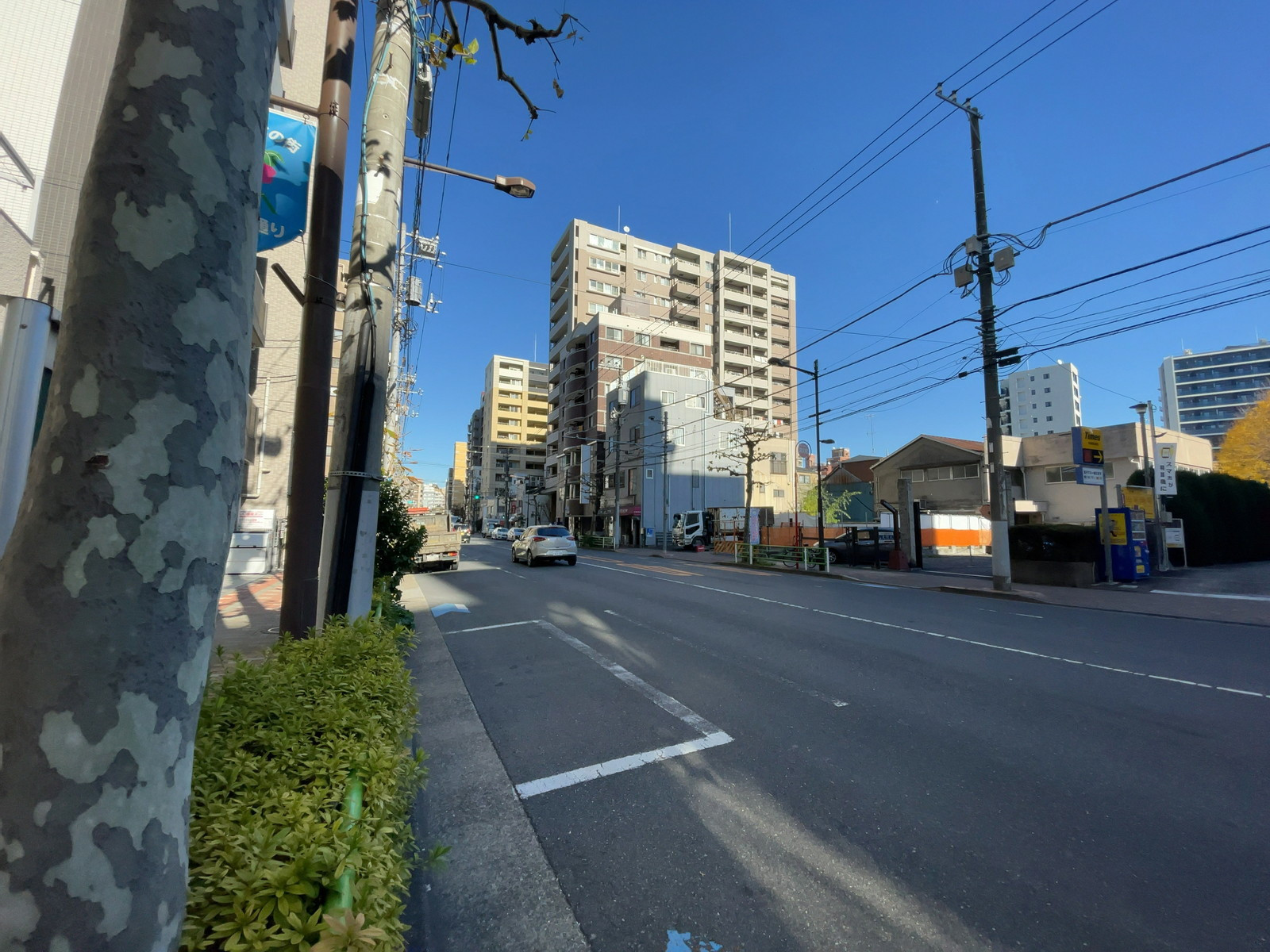 鶯谷上原ハイツ前面の入谷口通り