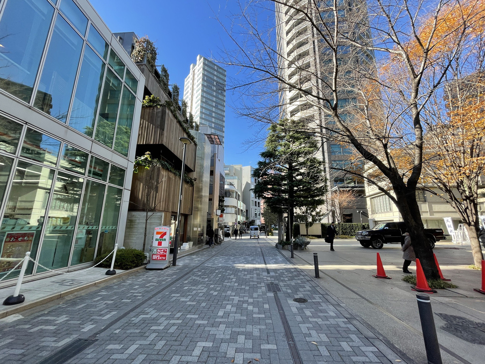 Artscape Roppongi前面の通り