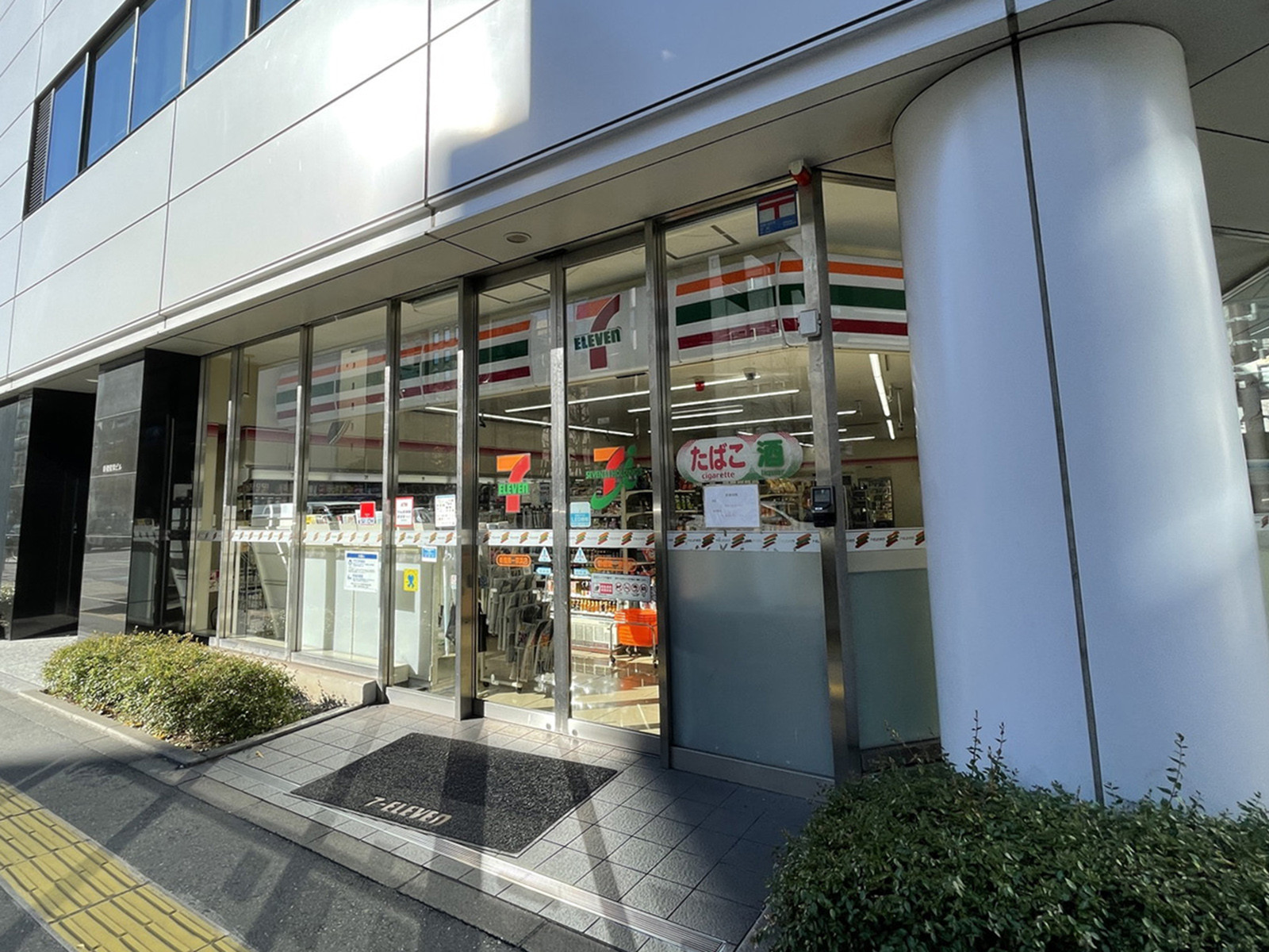 徒歩1分のセブンイレブン新橋第一京浜店