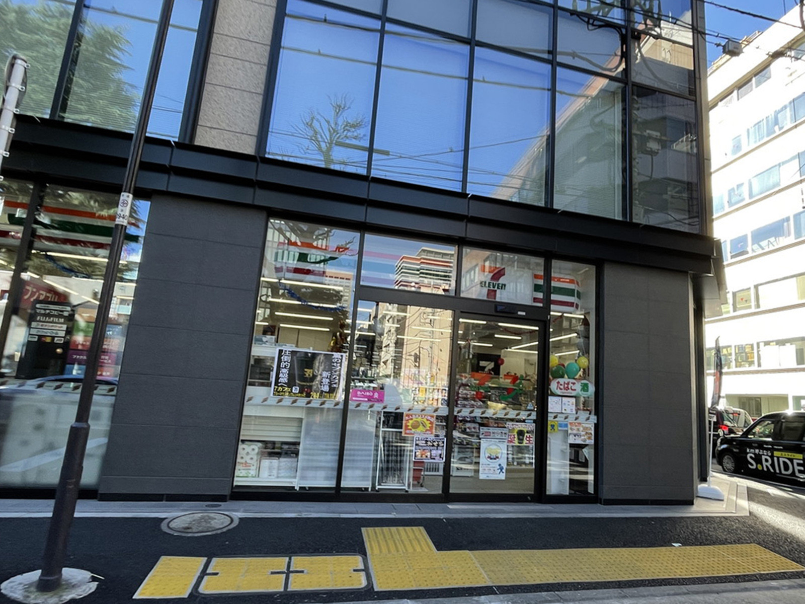 徒歩2分のセブンイレブン西新橋2丁目西店