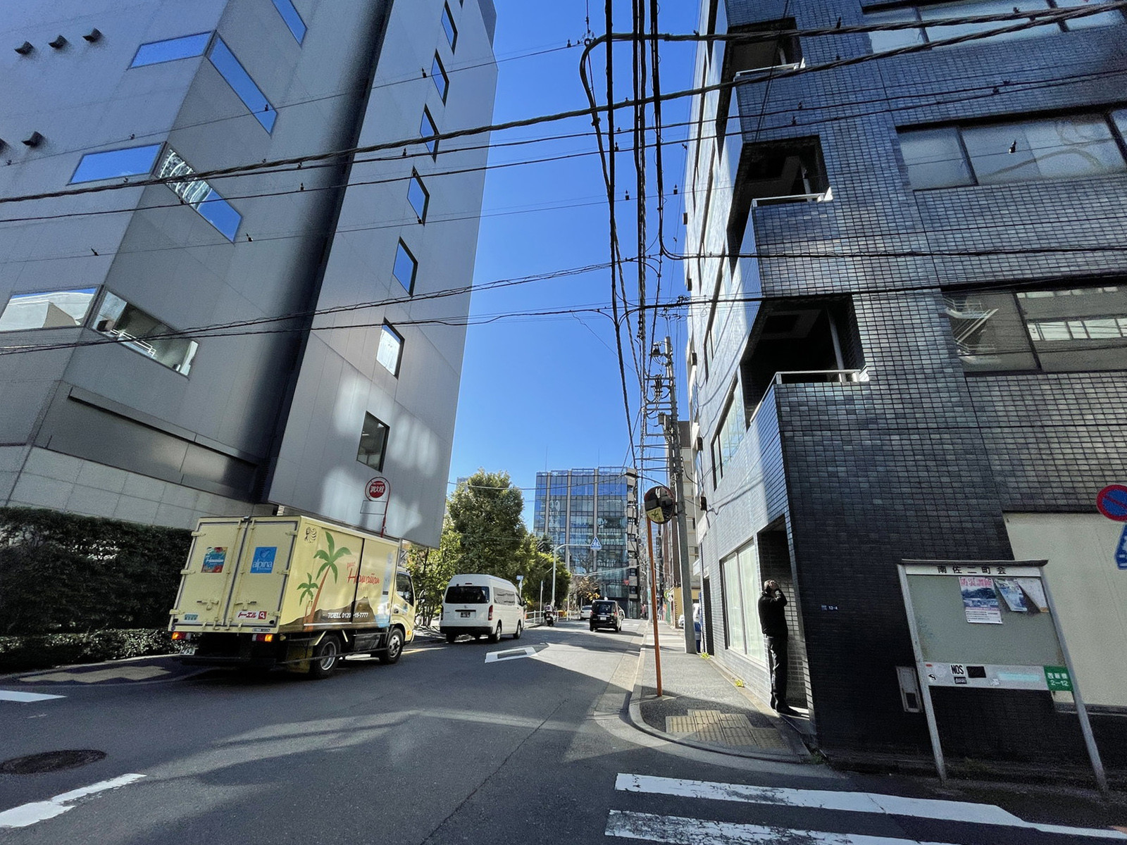 PMO西新橋前面の通り