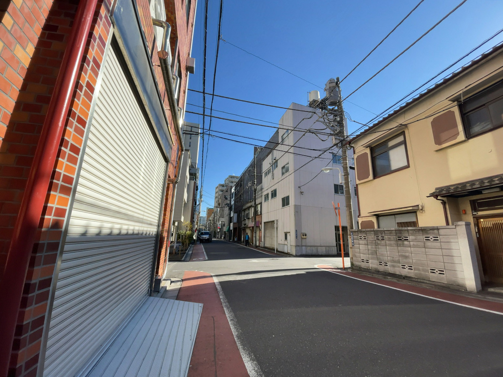 石田ビル前面の通り
