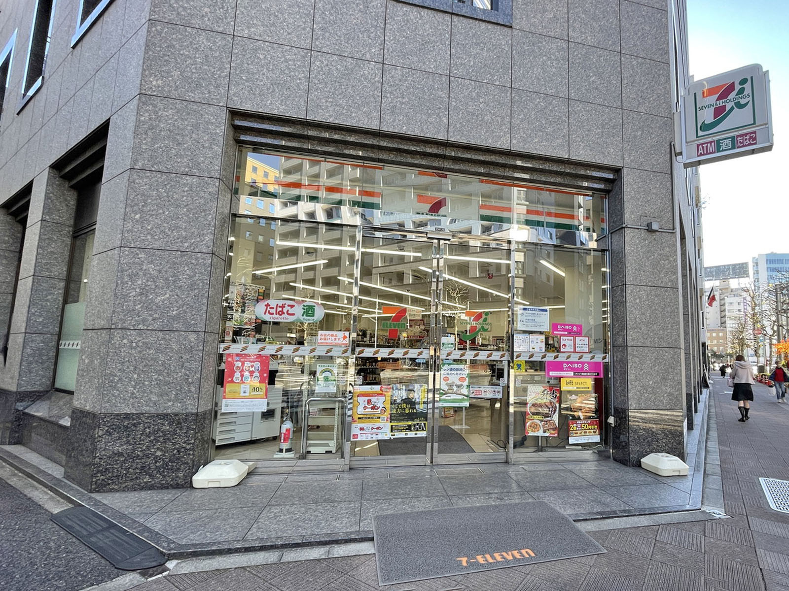 徒歩1分のセブンイレブン中央区入船3丁目店