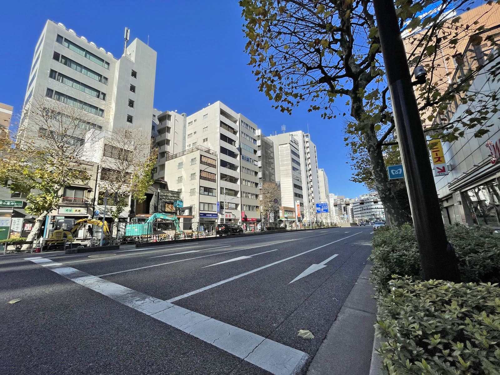 JP-BASE築地駅前前面の新大橋通り