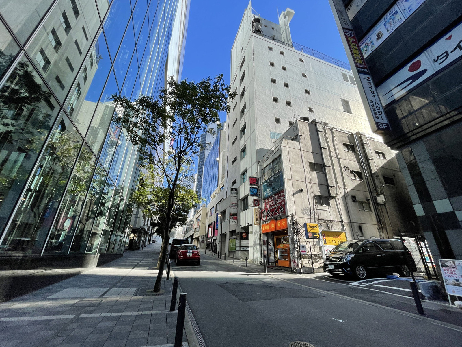 渋谷TRビル前面の通り