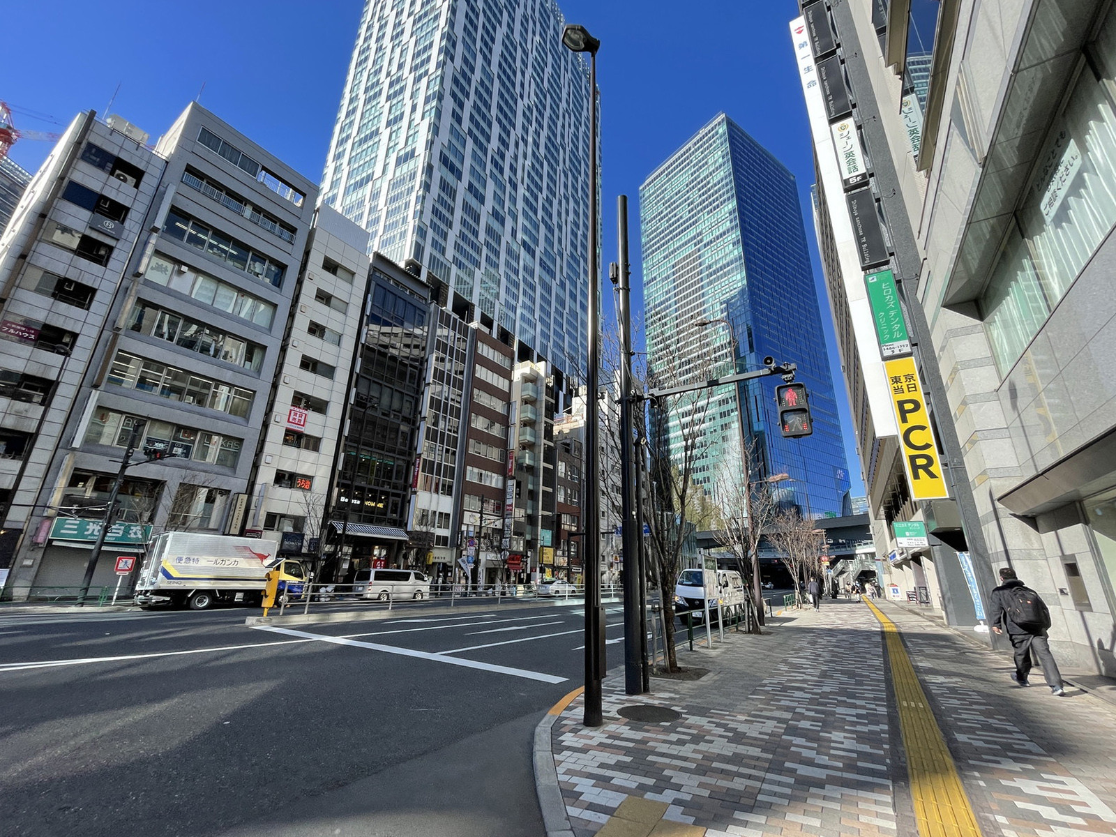 渋谷三丁目TRビル前面の明治通り
