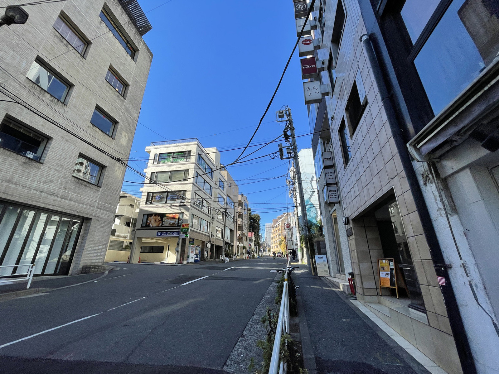 EBISU-WEST前面の通り