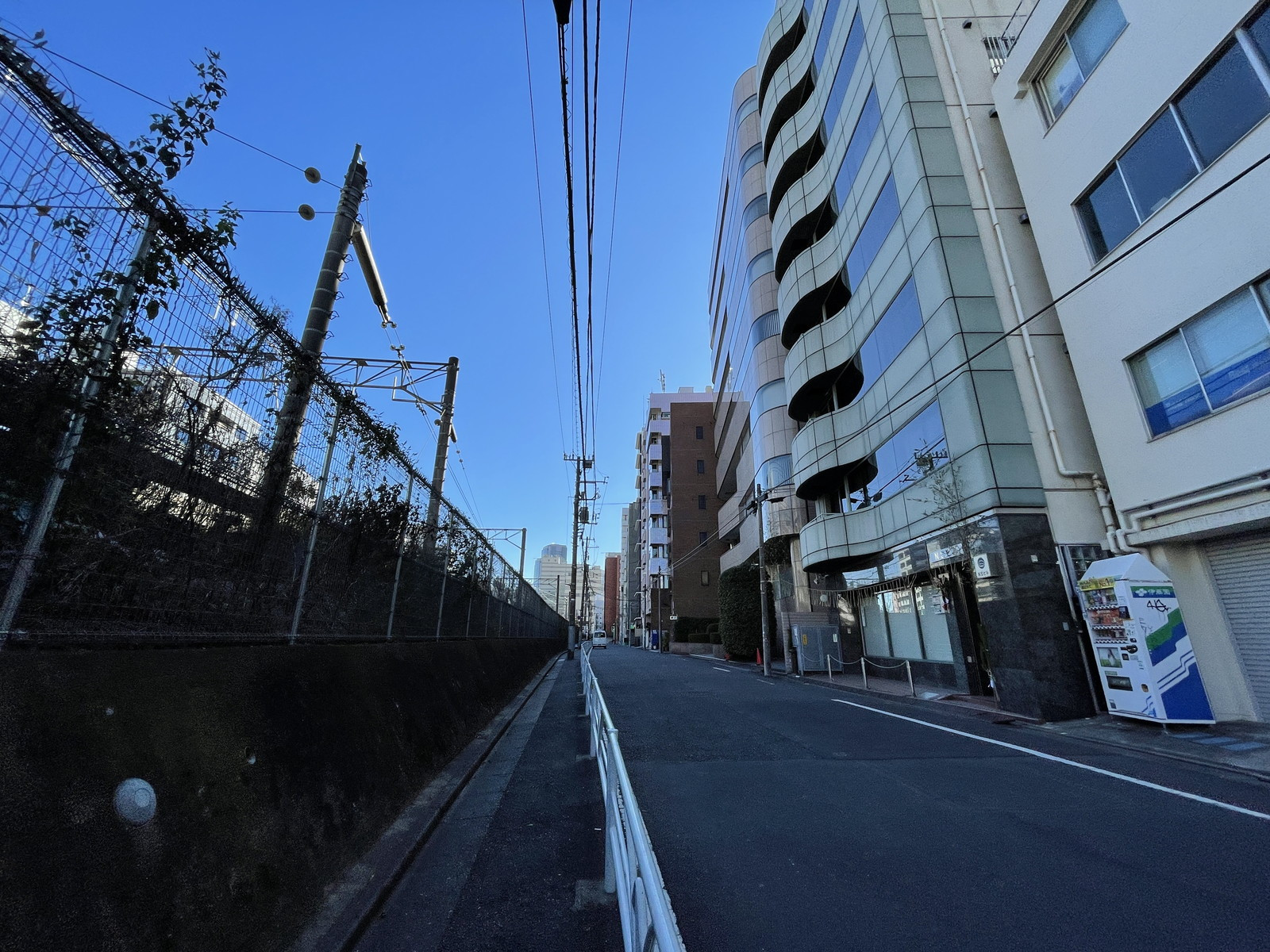 武田第2ビル前面の通り