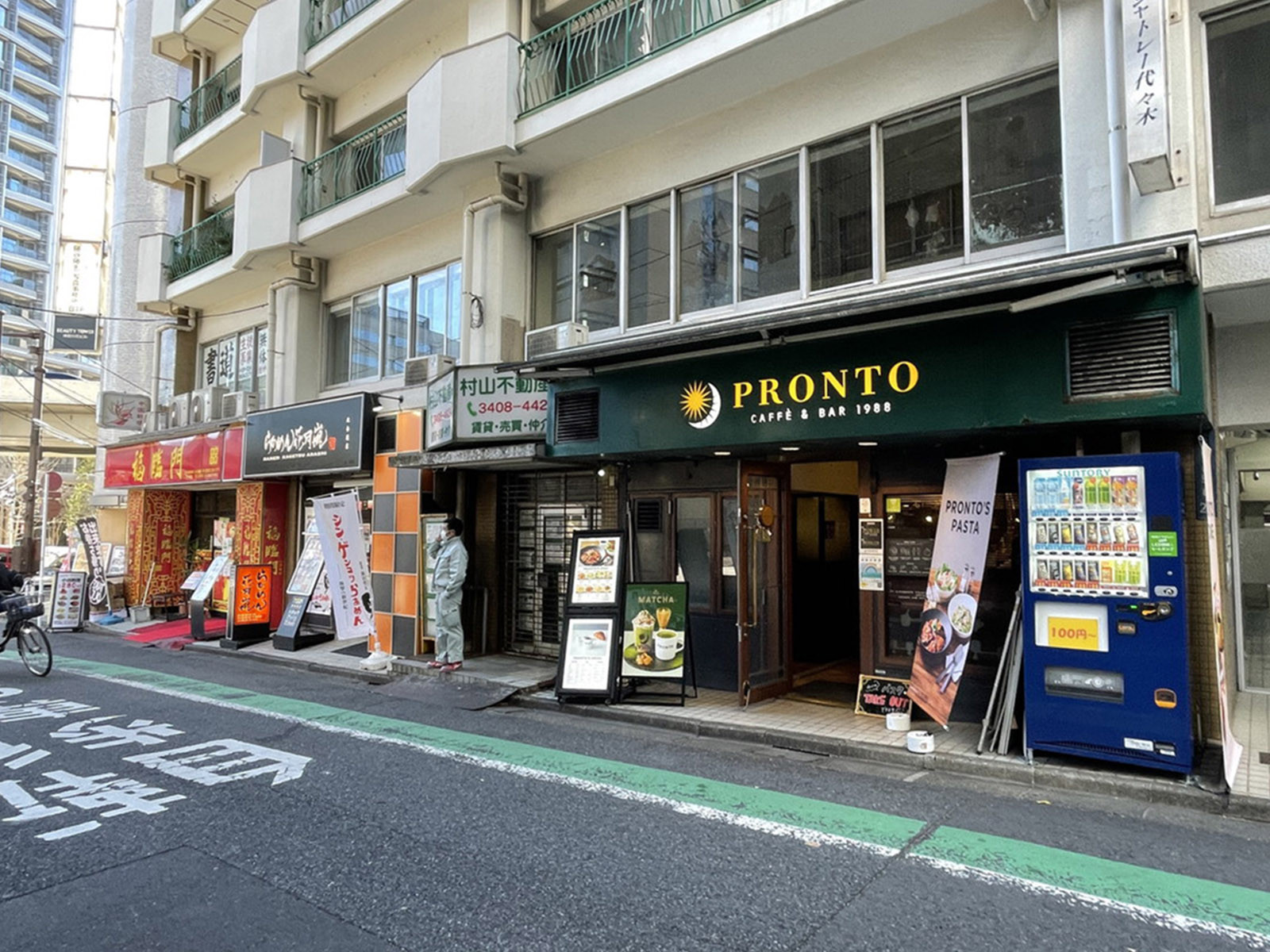 周辺には飲食店が点在