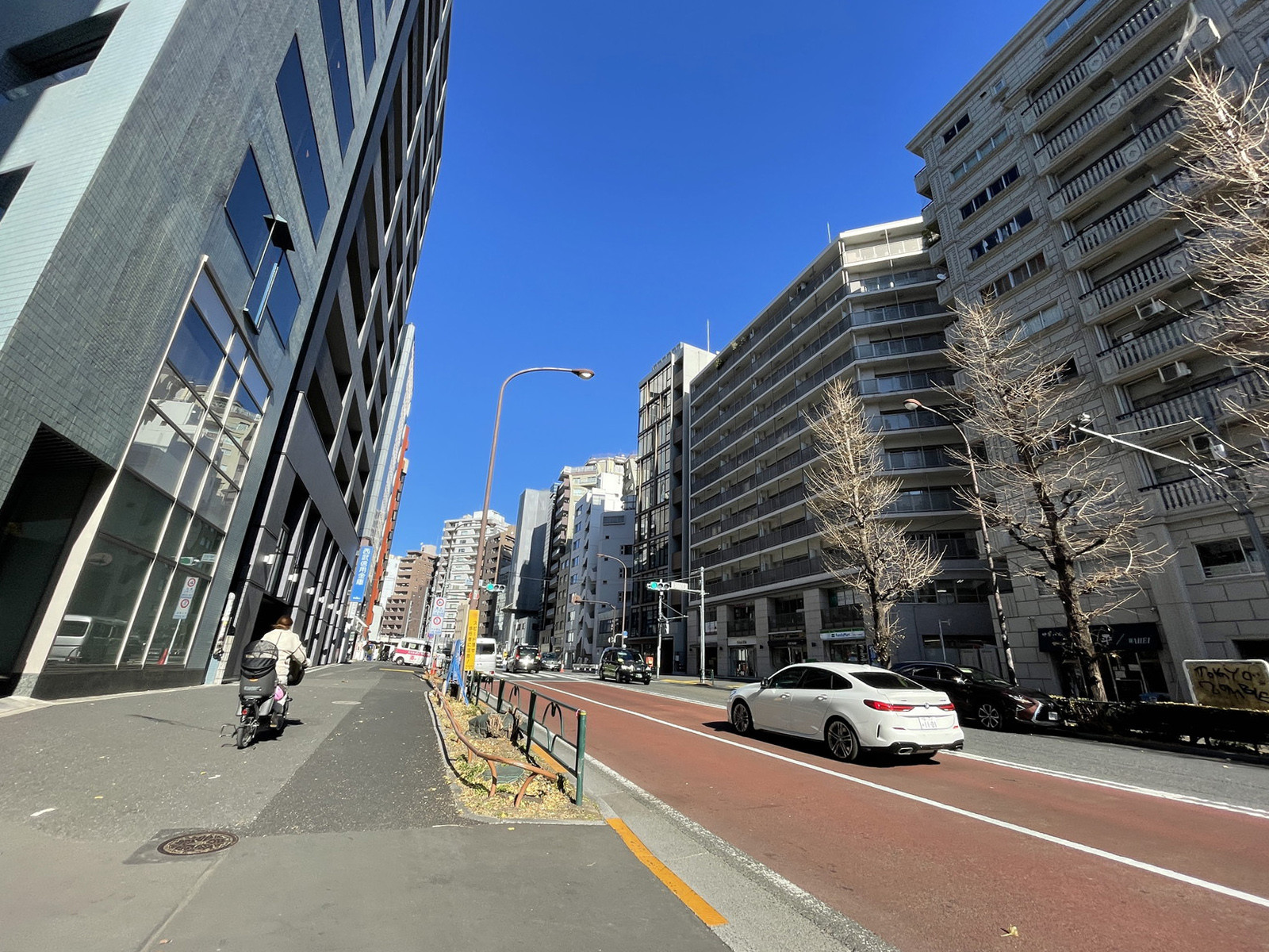 MSD20ビル前面の通り