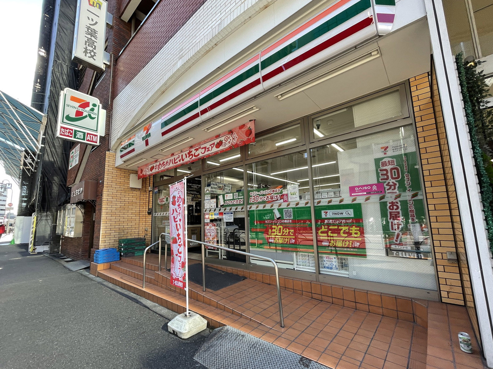 並びのセブンイレブン代々木駅北口店