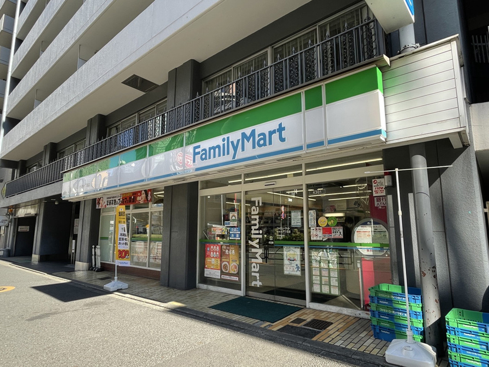 並びのファミリーマート代々木1丁目店