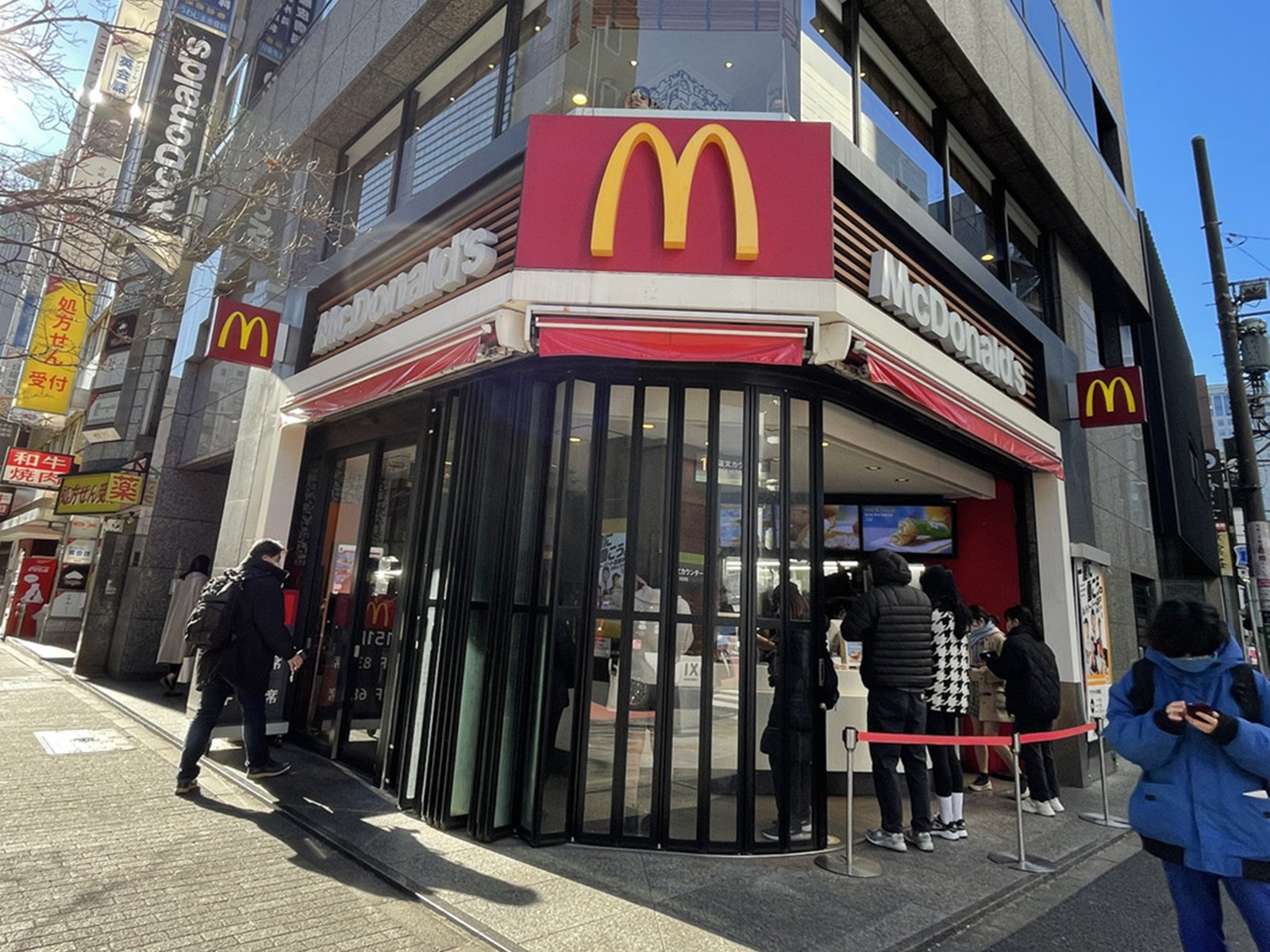 徒歩1分のマクドナルド南新宿店