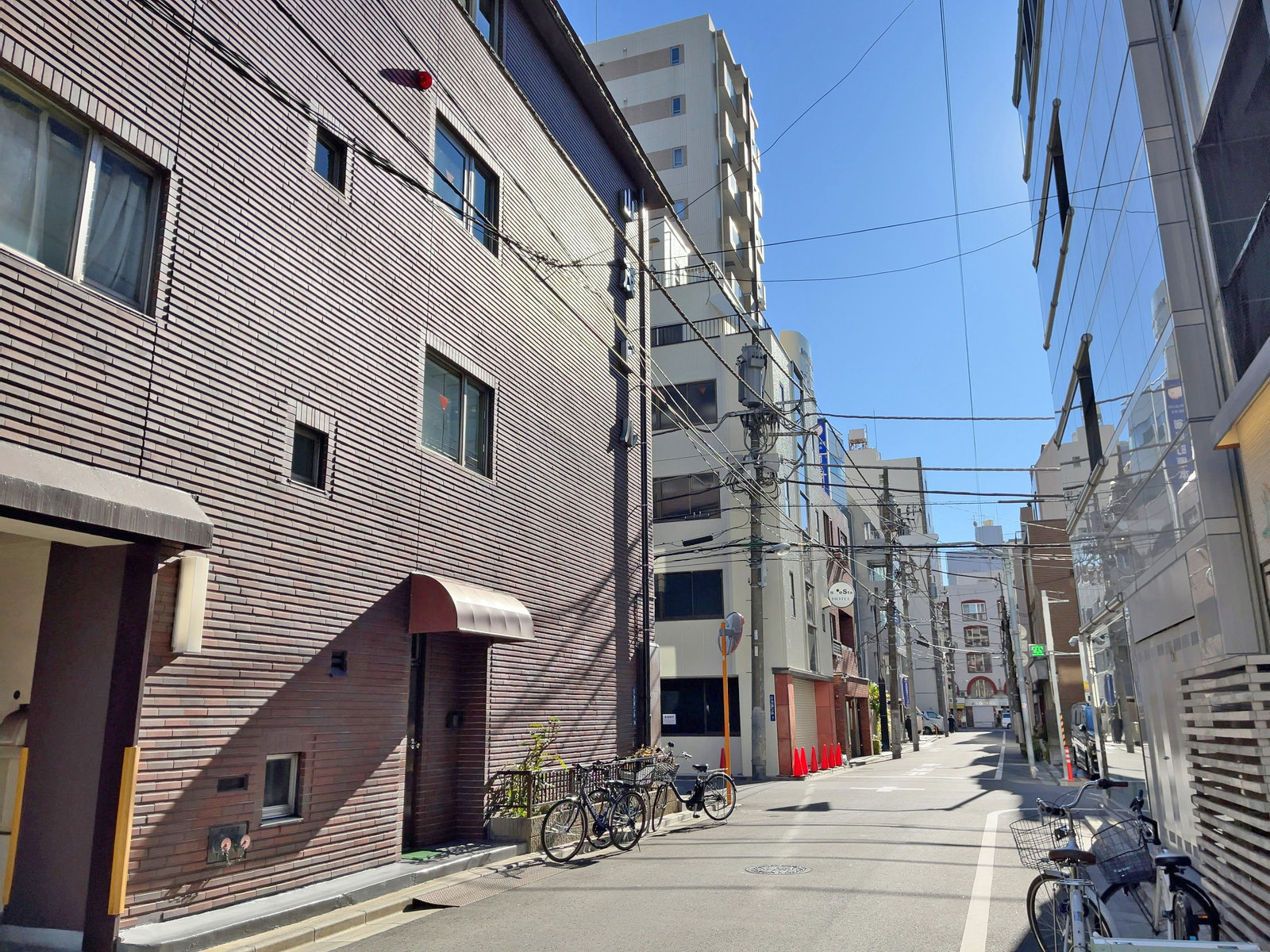 丸千第2ビル前面通り