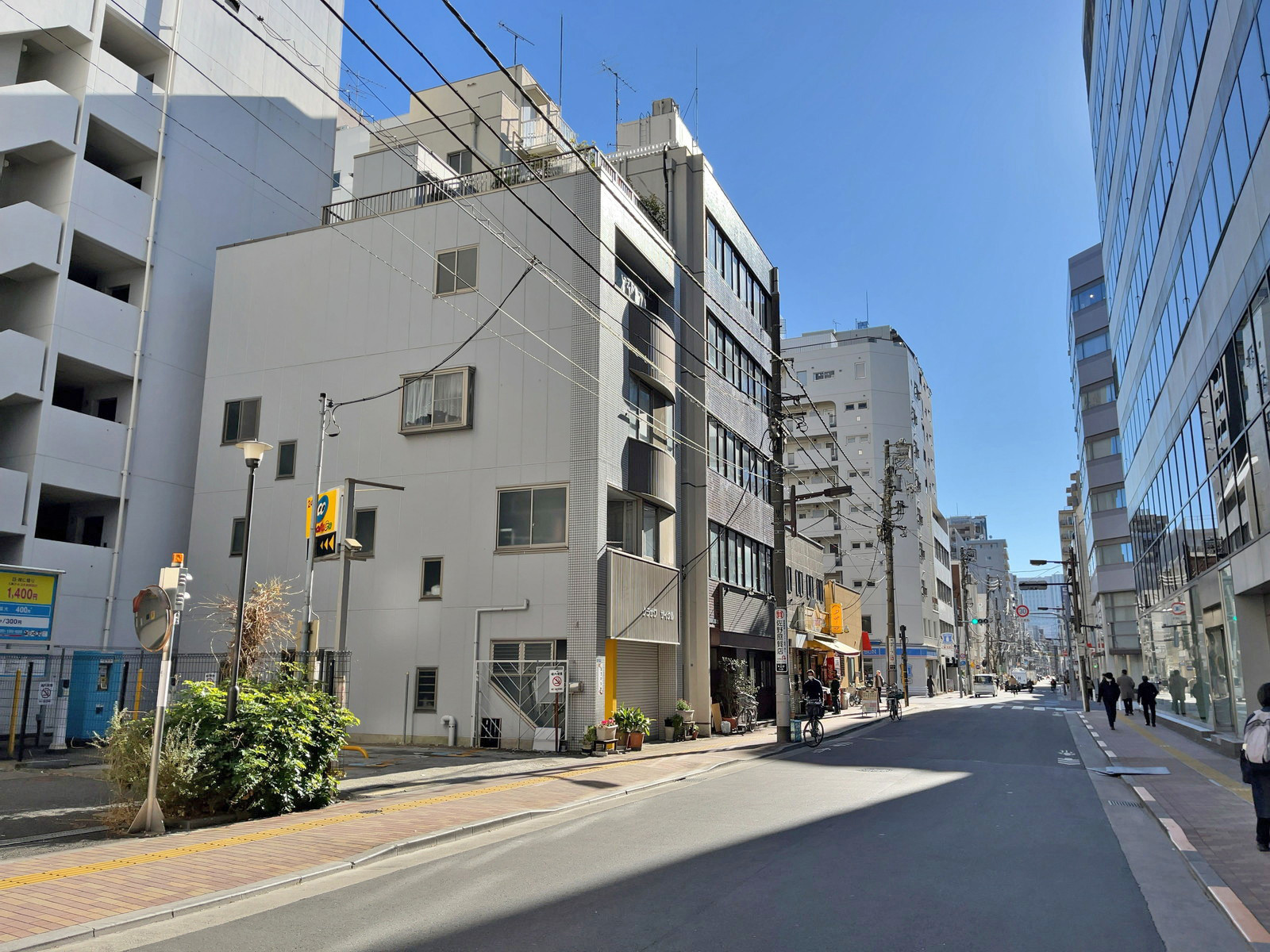 オカダビル前面通り