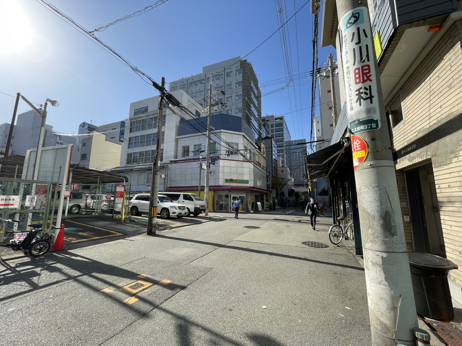 メビウス御堂筋本町BLD前面の通り