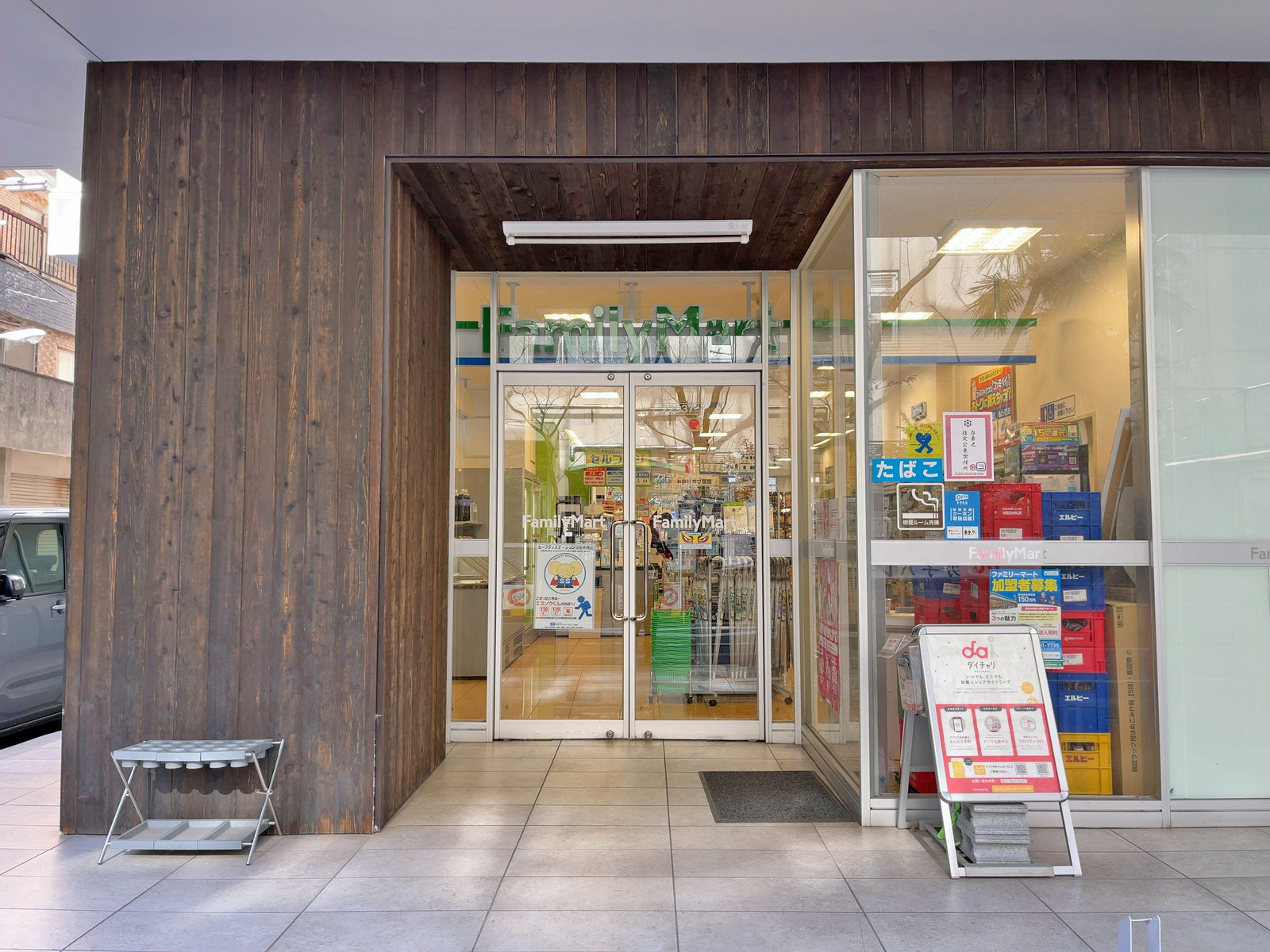 徒歩1分のファミリーマート台東四丁目店