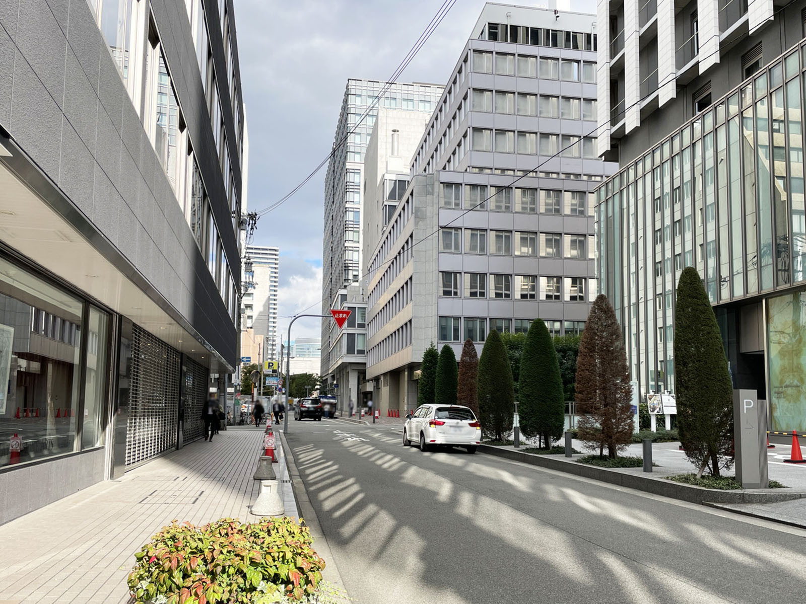 日生伏見町ビル本館前面の高麗橋通