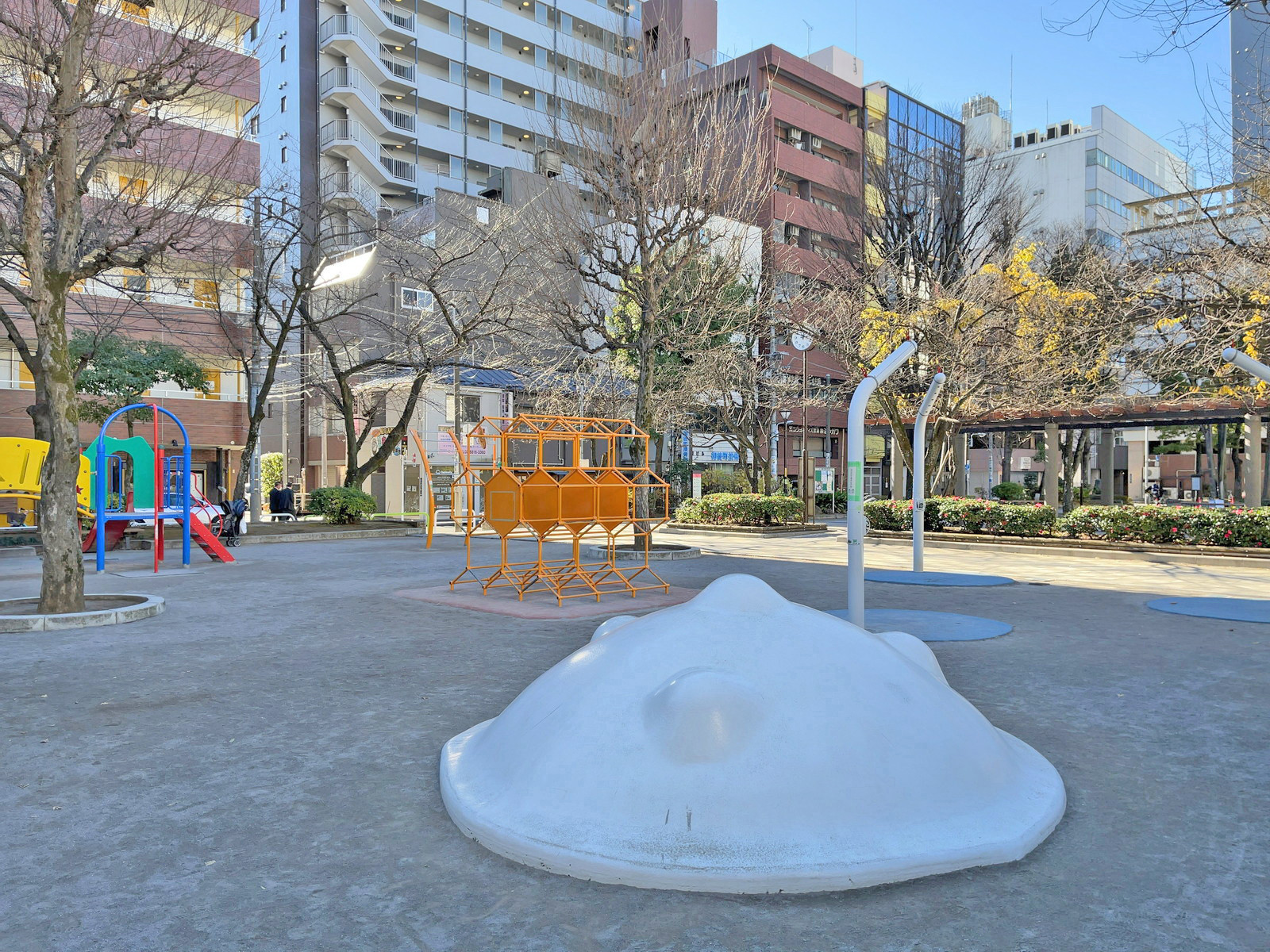 徒歩1分の台東区立竹町公園