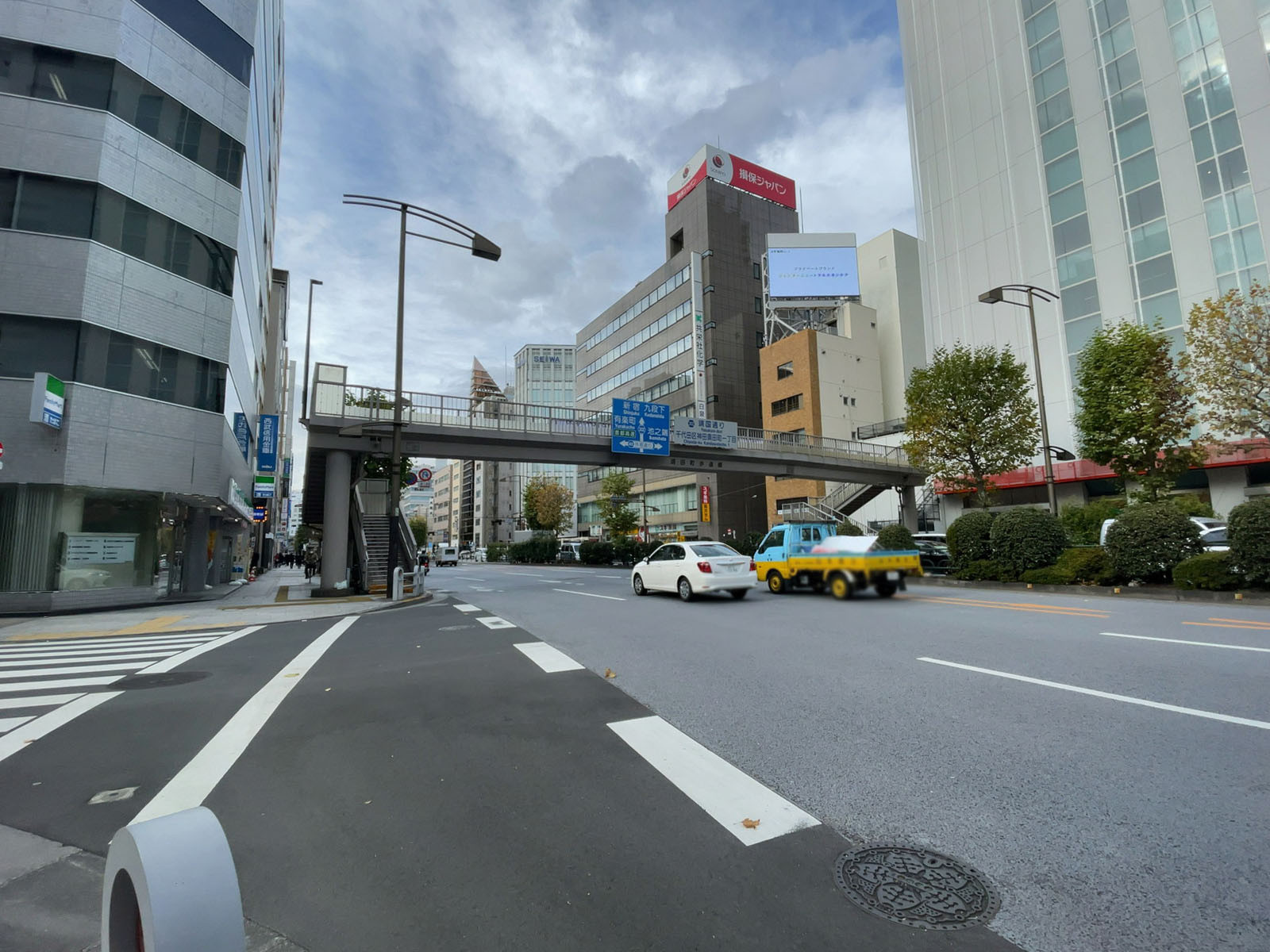 近くの靖国通り