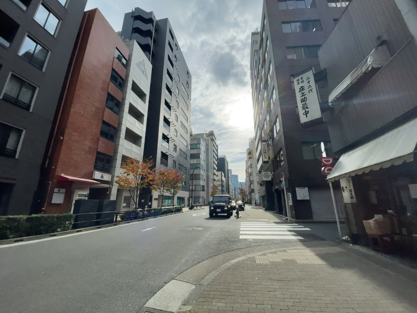 パールビル前面の多町大通り