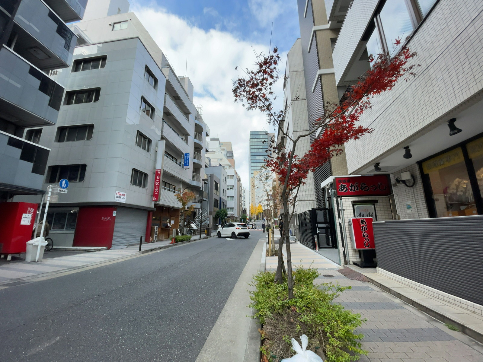 不二ビル前面の通り