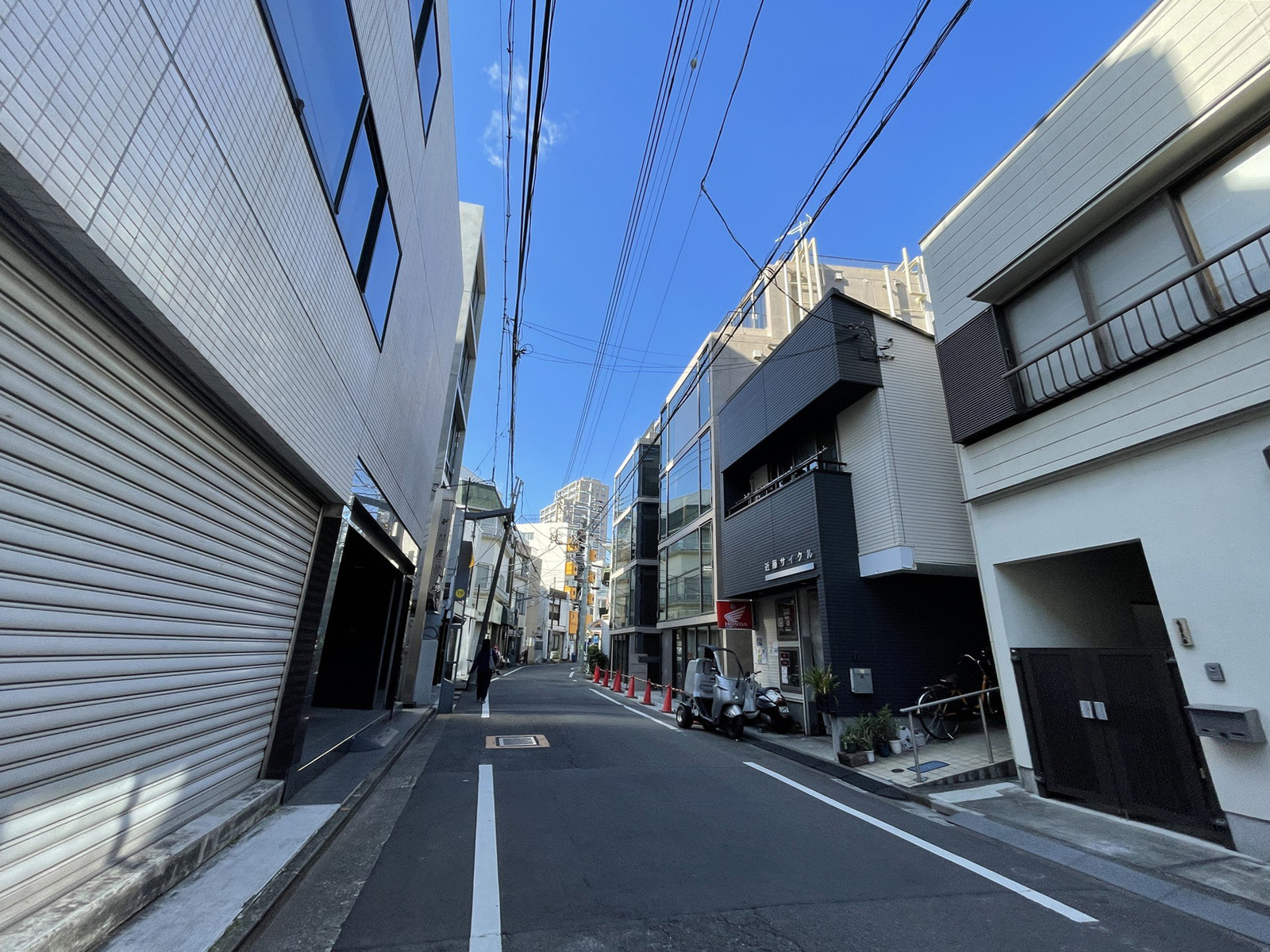 JECT ONE神宮前ビル前面の通り