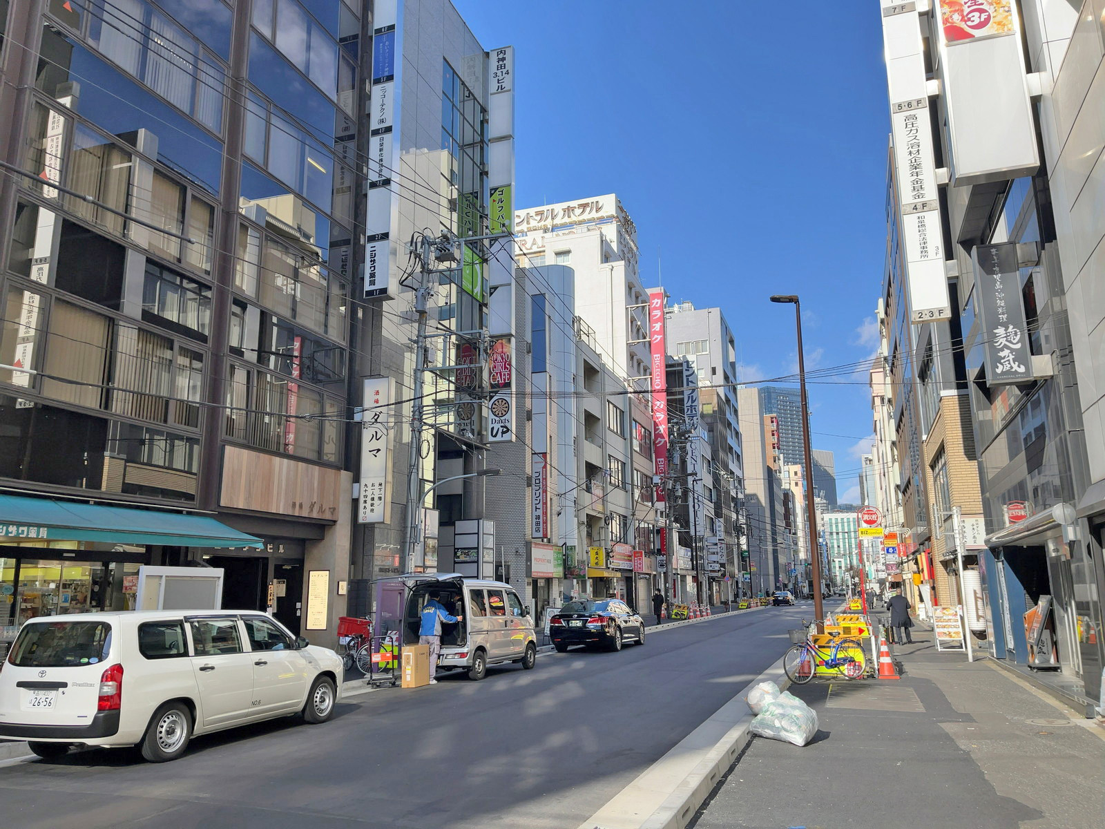 ニシザワビル前面通り