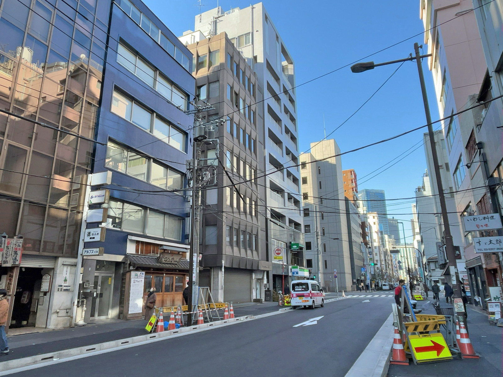 IM内神田ビル前面通り
