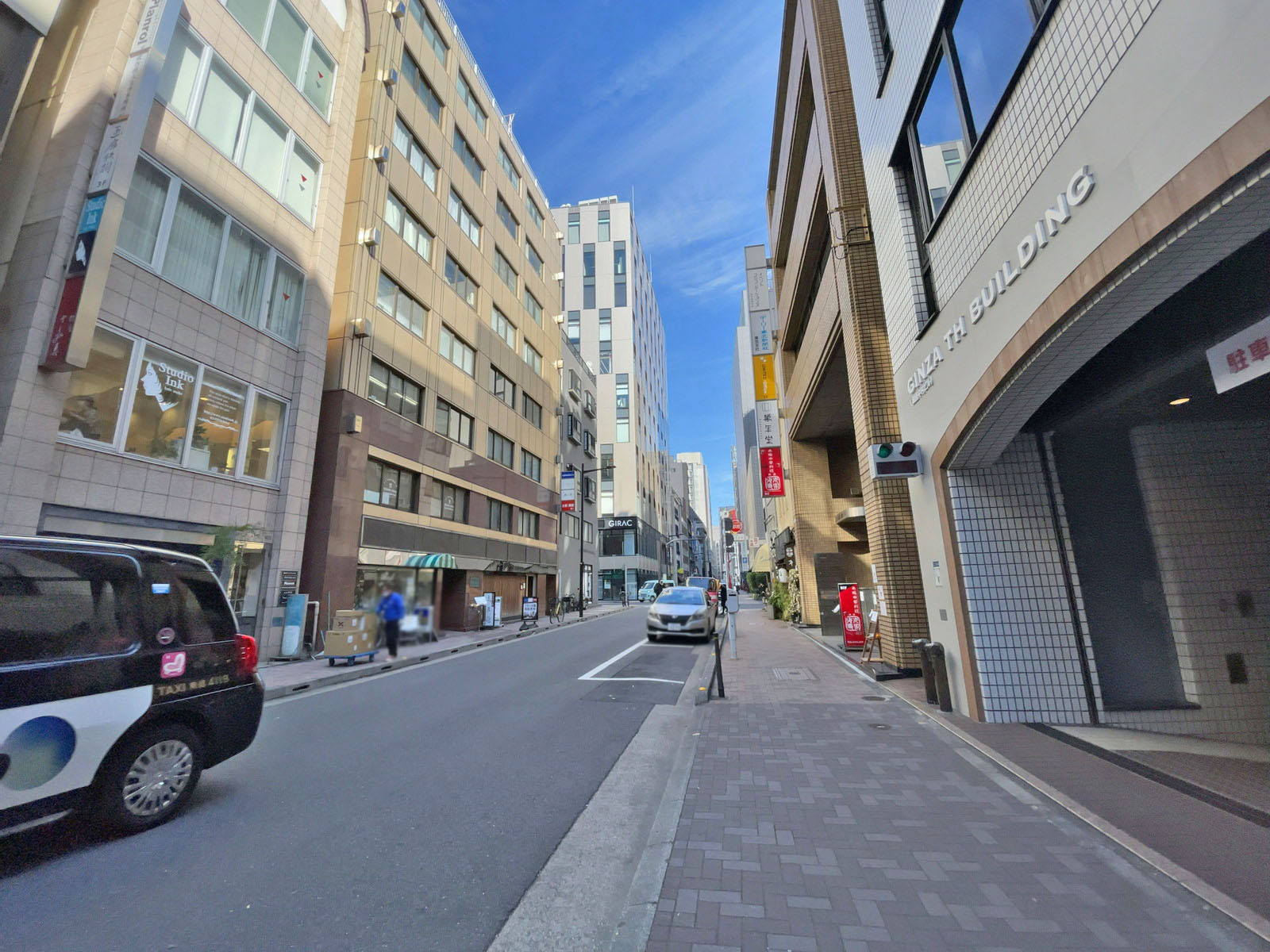 銀座THビル前面の中京430号