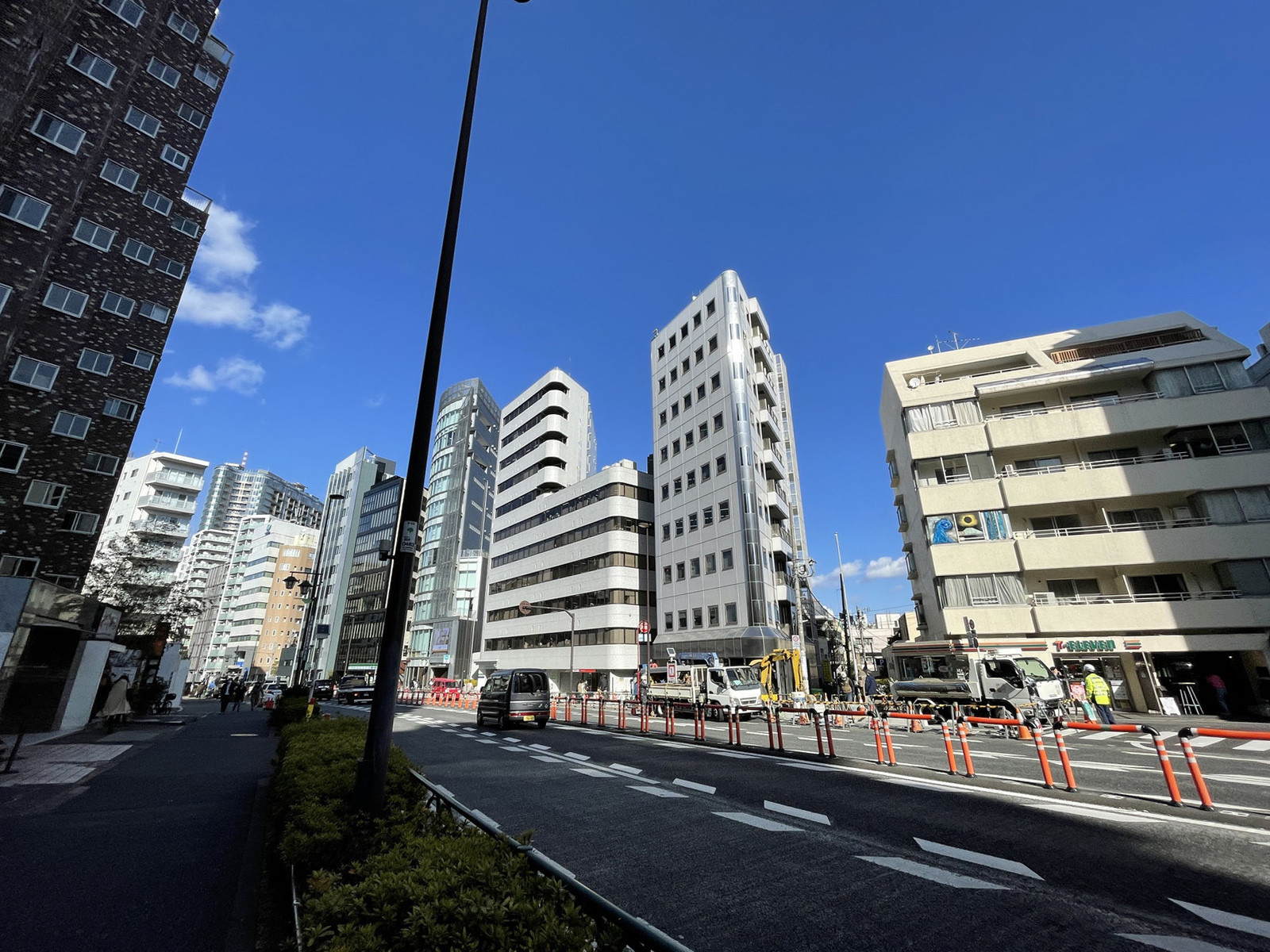 A・I・Kビル前面の通り