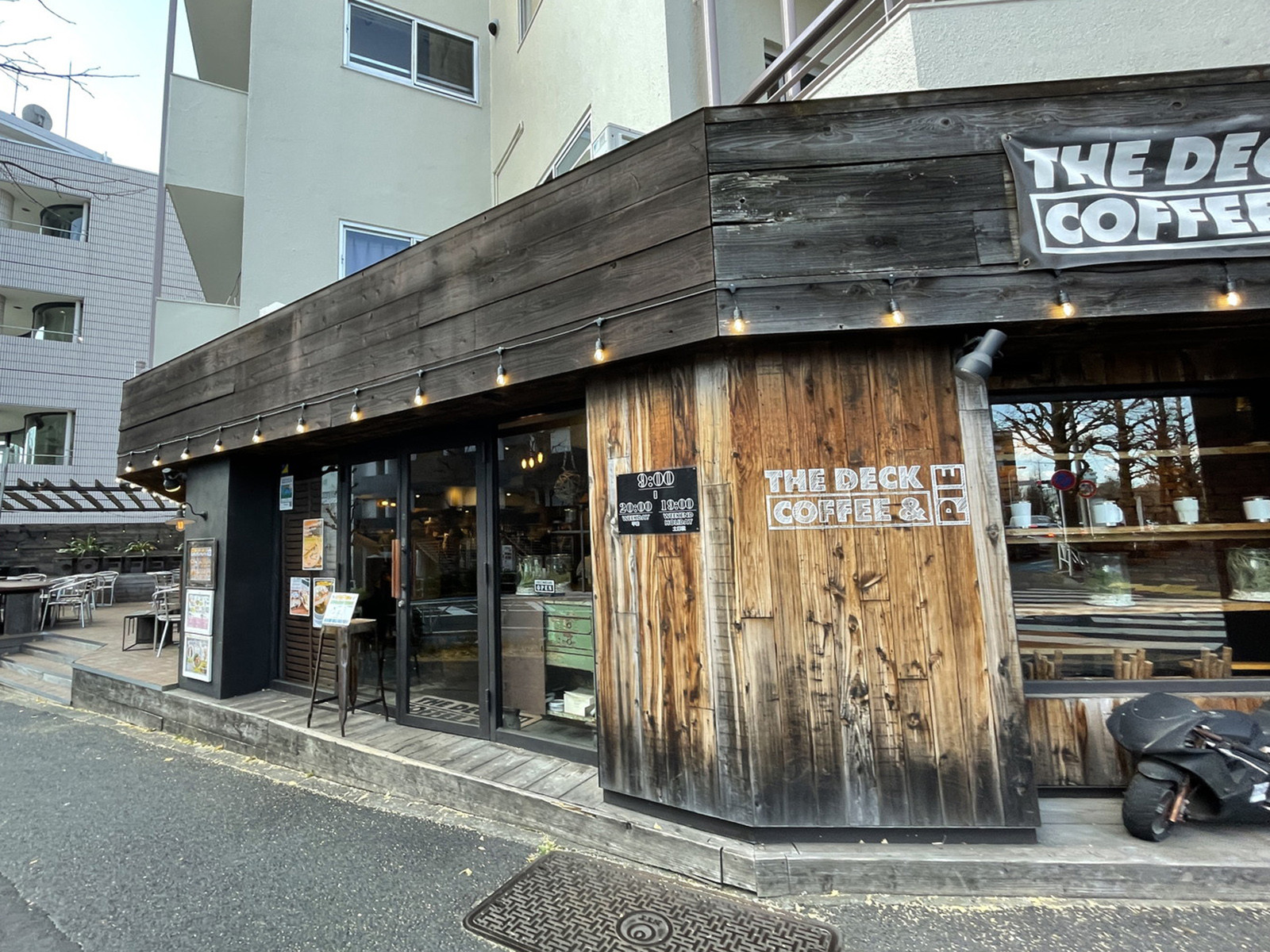 周辺には飲食店が点在
