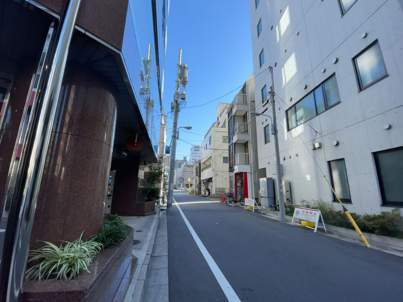 立花国際ビル前面の通り