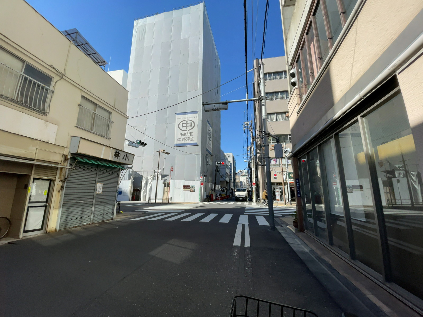 Mullion Asakusa Kaminarimon前面の通り