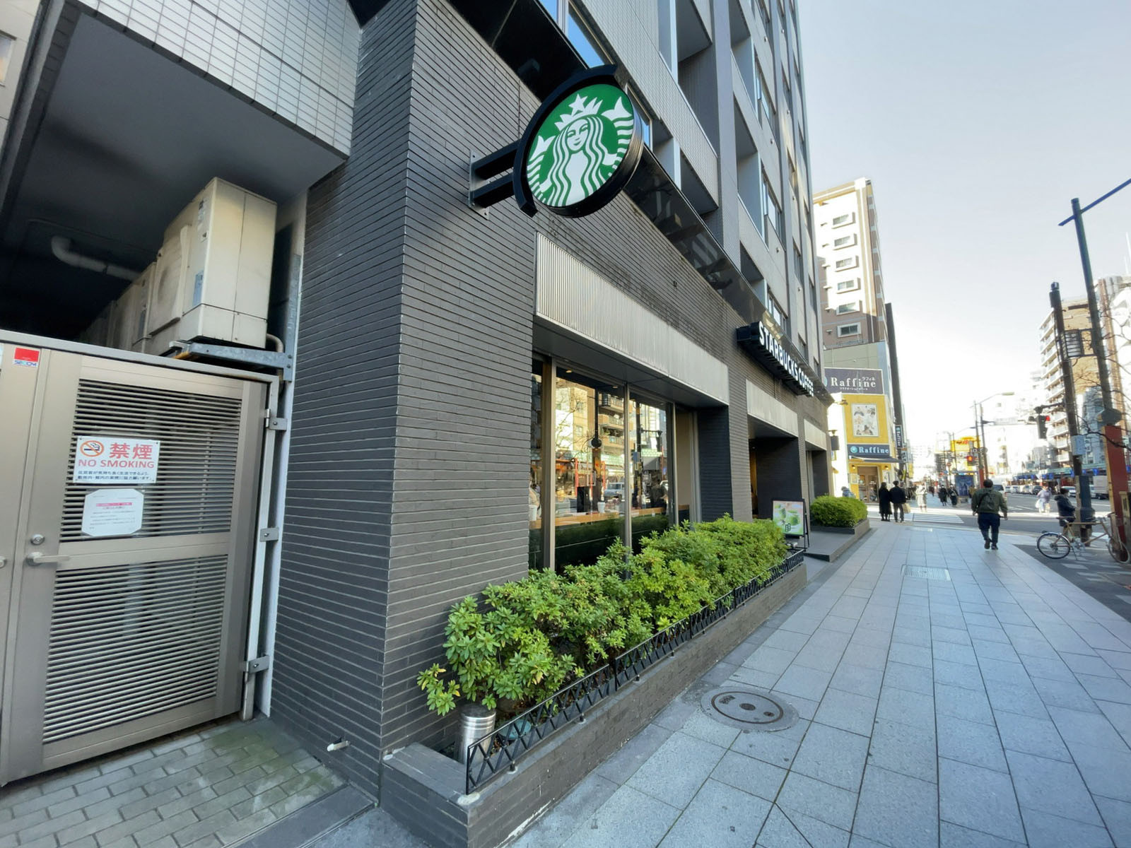 徒歩2分のスターバックス コーヒー 浅草雷門通り店