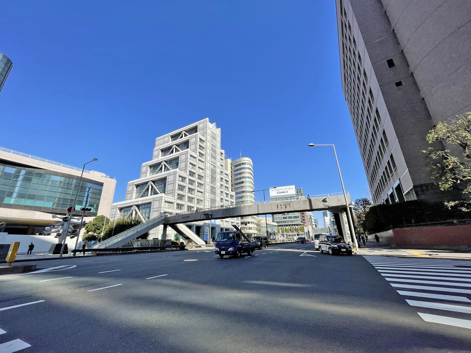 VORT AOYAMA2前面の通り