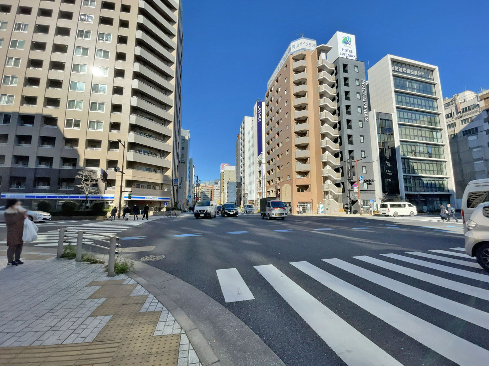 林ビル前面の清洲橋通り