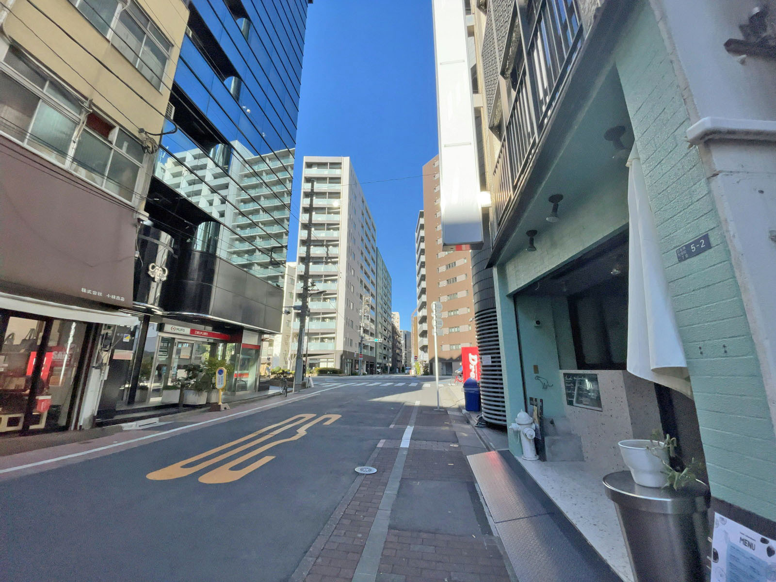 馬喰町有楽ビル前面の通り