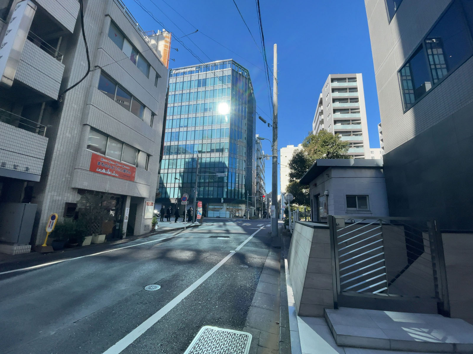 THE PORTAL Nihombashi East前面の通り