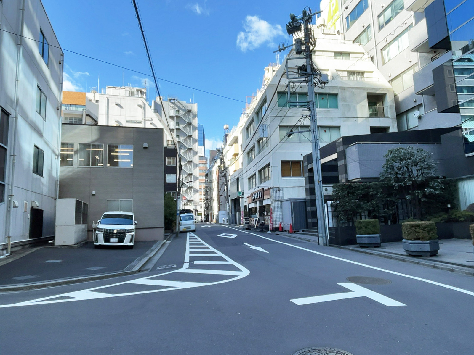 浜松町鈴木ビルディング前面の通り