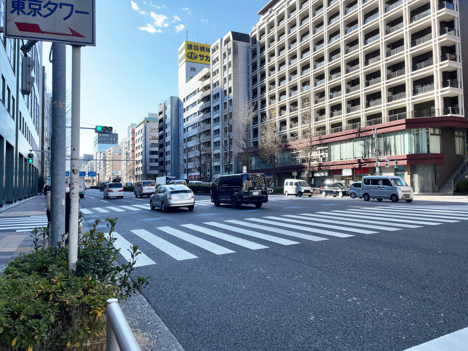 芝大門スクエア前面の第一京浜