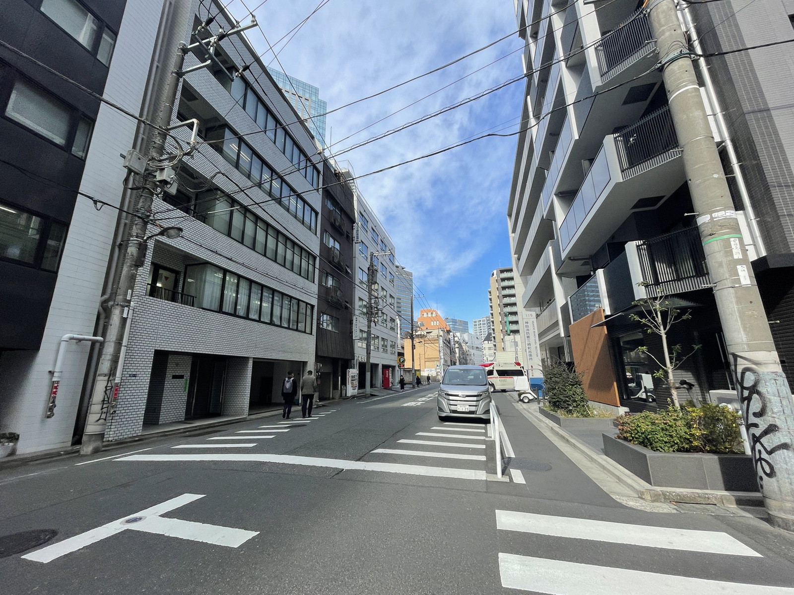 富士ビル前面の通り
