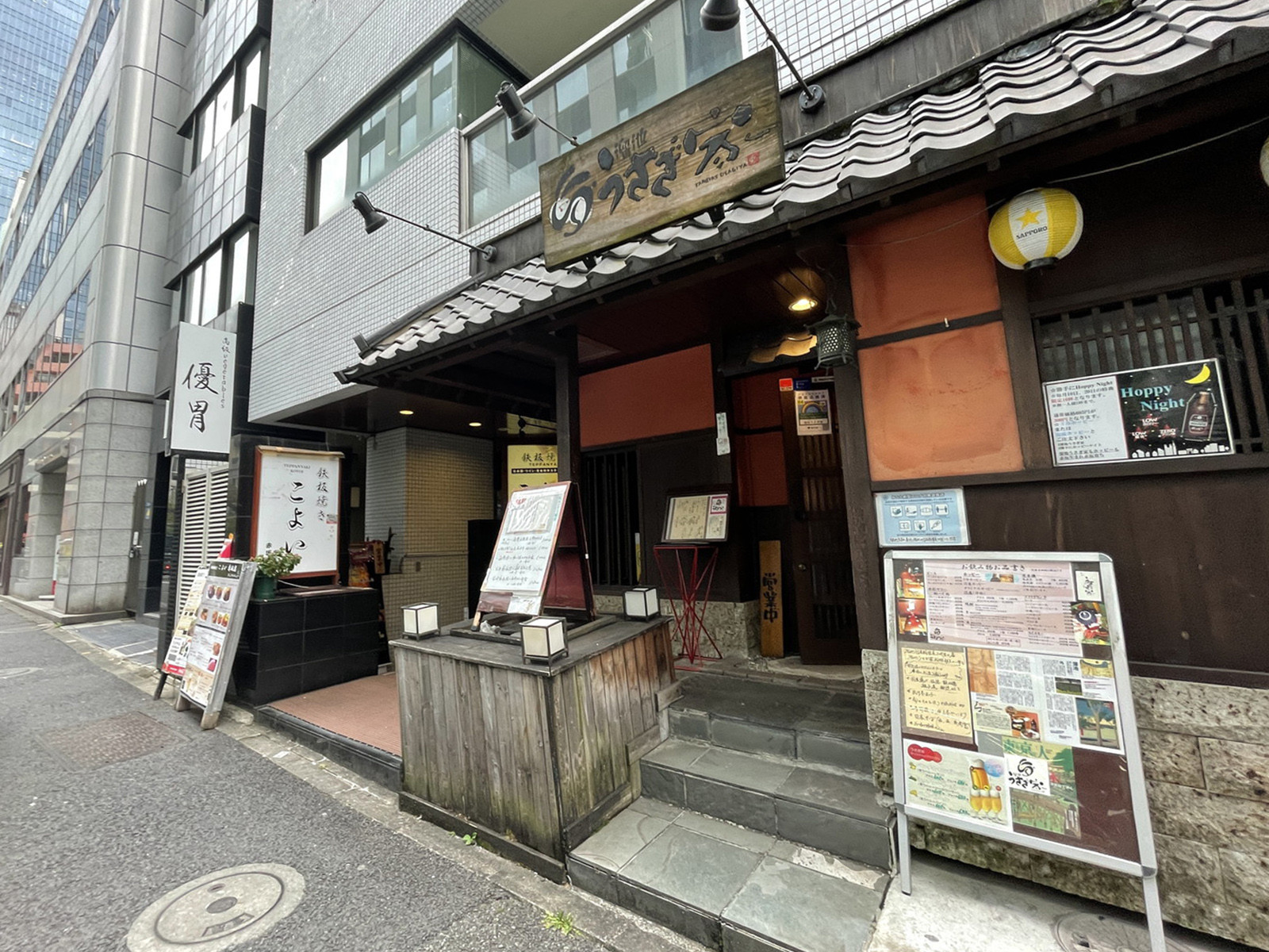 周辺には飲食店が点在