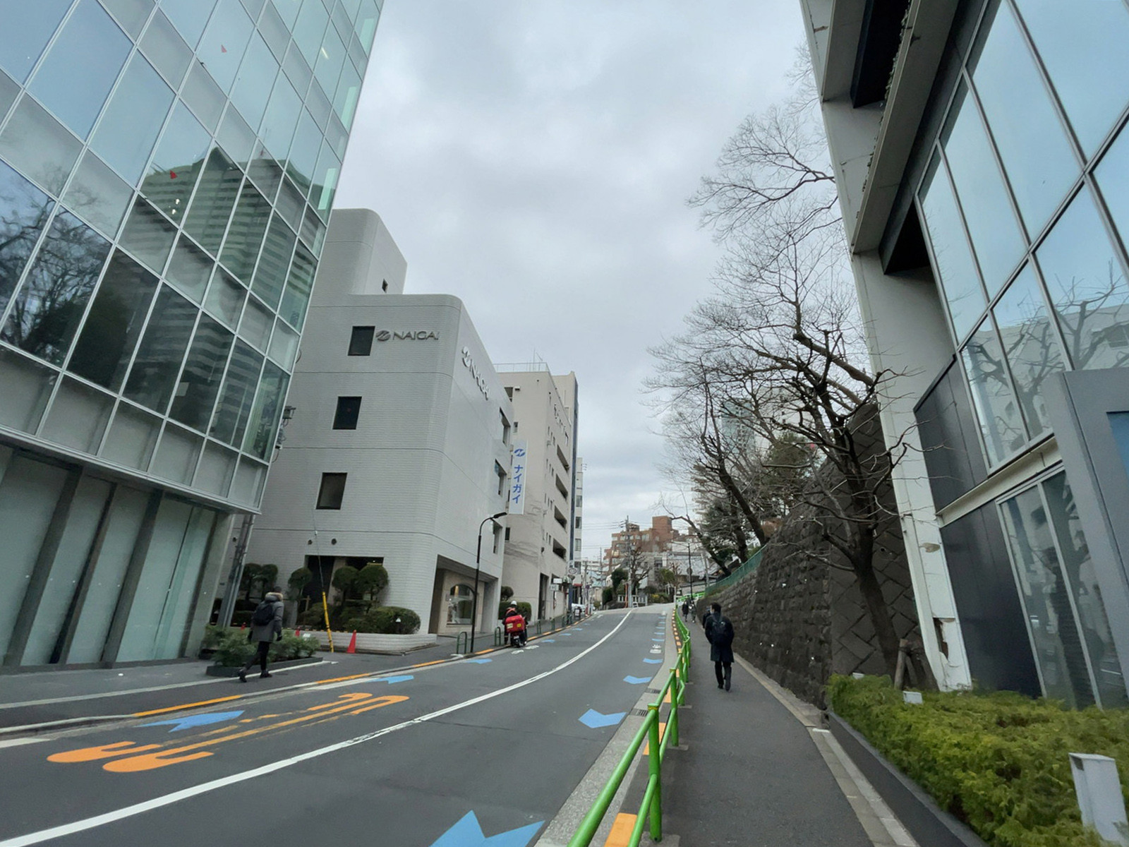 AUSPICE赤坂前面の通り