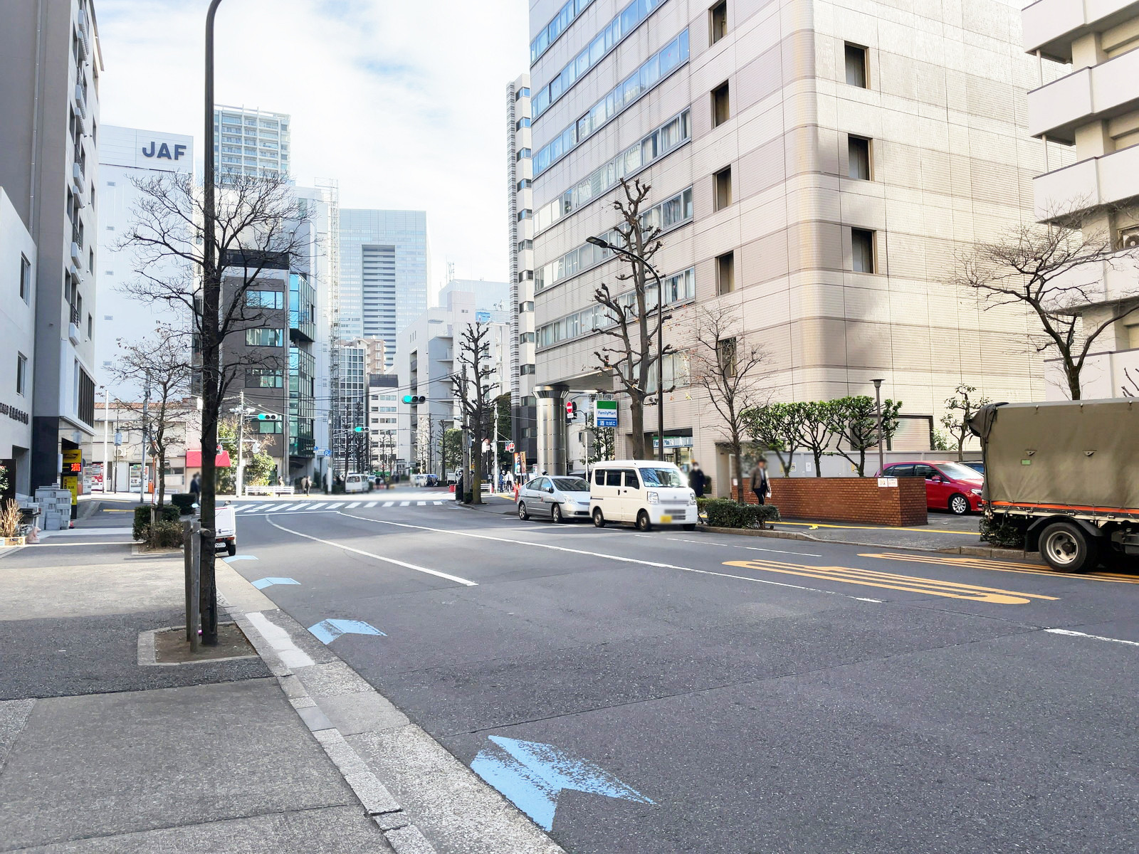 芝256スクエアビル前面の通り