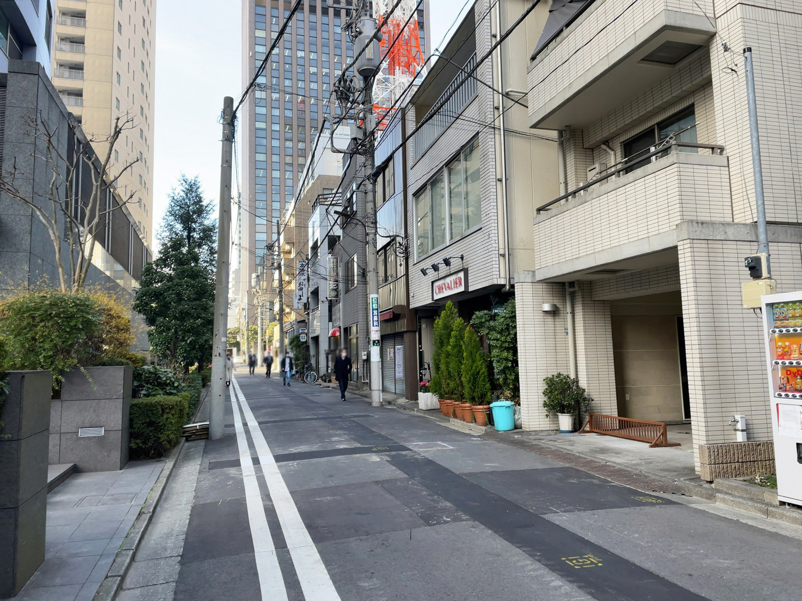 芝NAビル前面の通り