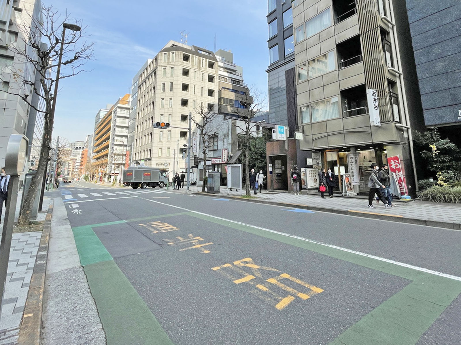 オーセンティック半蔵門ビル前面の通り