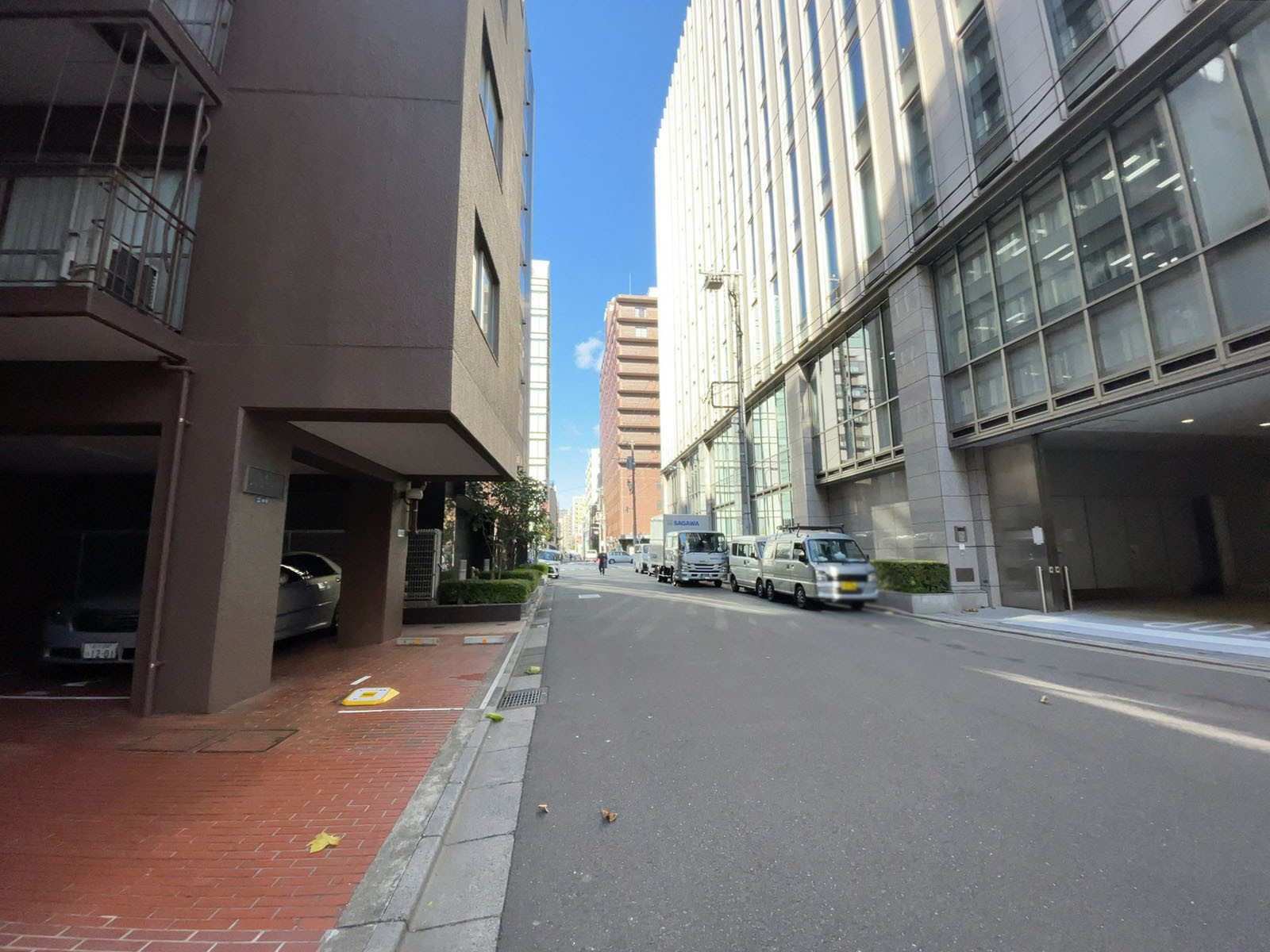 TRUST VALUE 日本橋小網町前面の通り