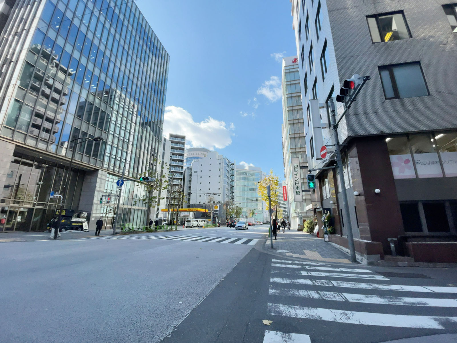 日本橋人形町石井ビル前面の通り